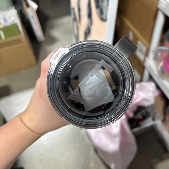 NWT Yeti 24oz Mug Graphite - Picture 2 of 4